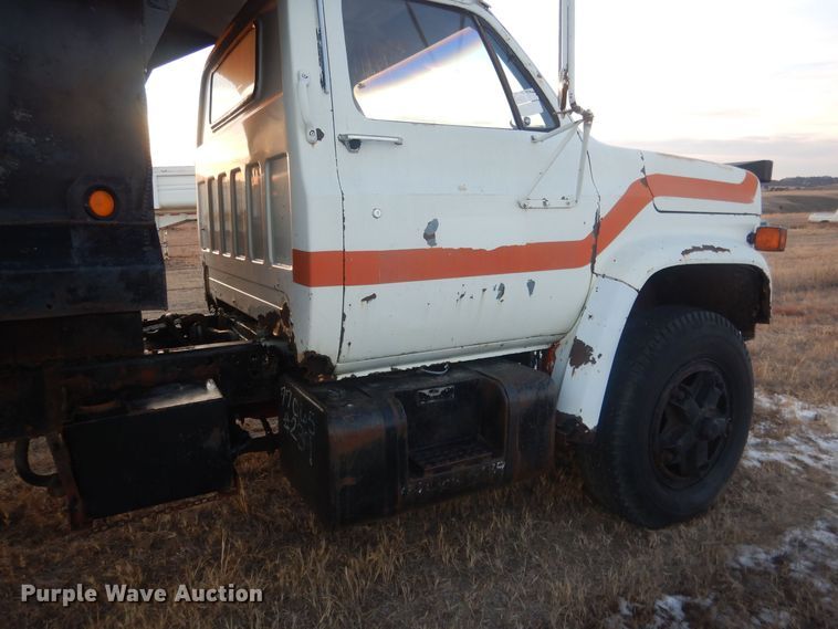 image for item HQ9564 1985 Chevrolet C6500  dump truck