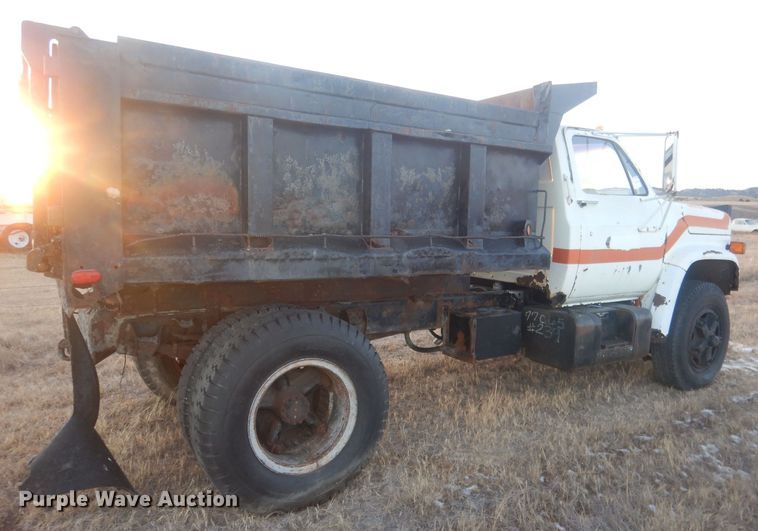 image for item HQ9564 1985 Chevrolet C6500  dump truck
