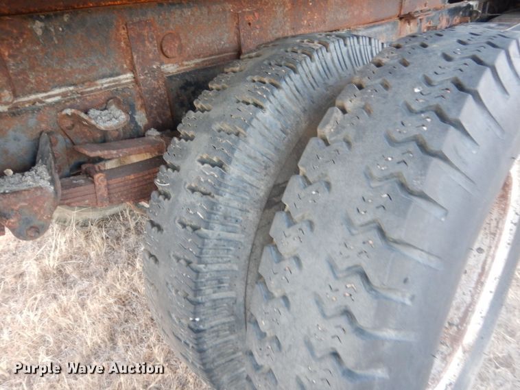 image for item HQ9564 1985 Chevrolet C6500  dump truck