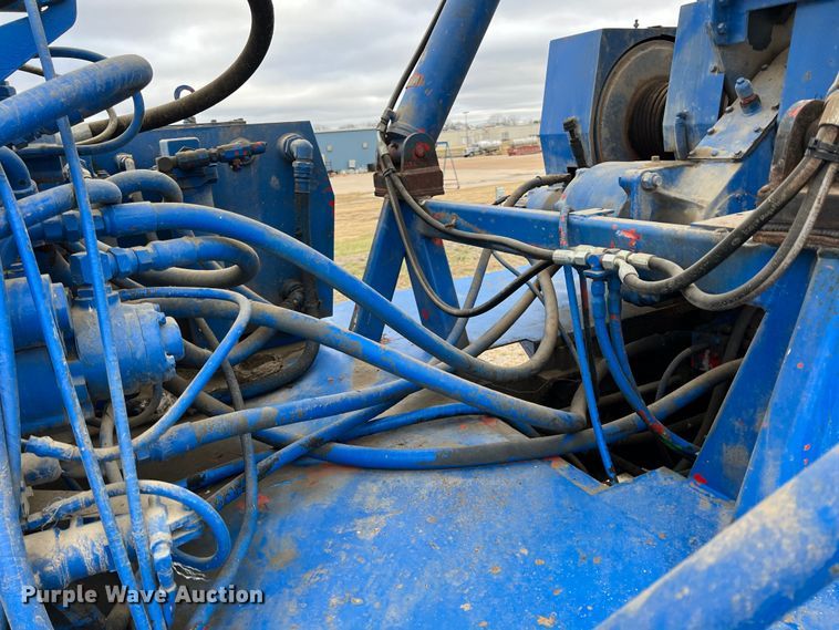 image for item ID9254 1999 International 5000  well service truck