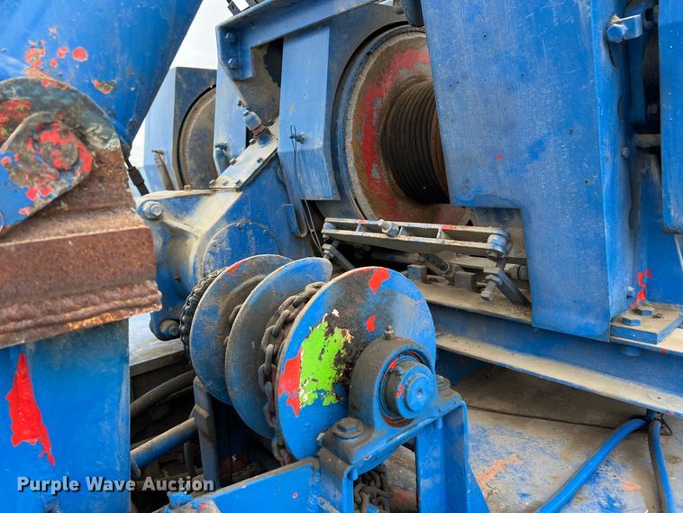 image for item ID9254 1999 International 5000  well service truck