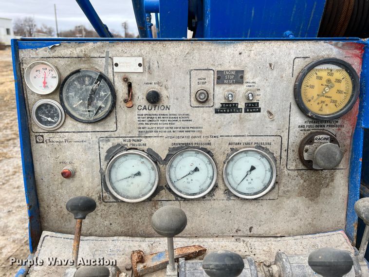 image for item ID9254 1999 International 5000  well service truck