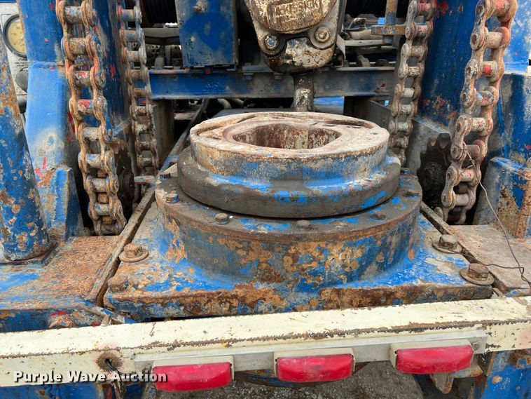 image for item ID9254 1999 International 5000  well service truck