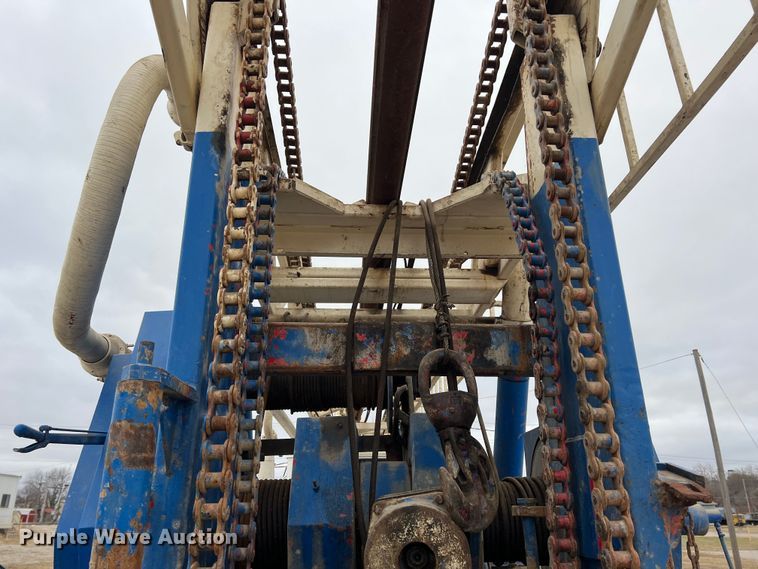 image for item ID9254 1999 International 5000  well service truck