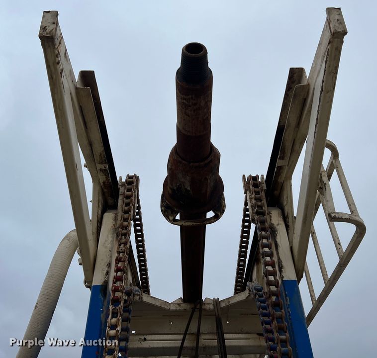 image for item ID9254 1999 International 5000  well service truck