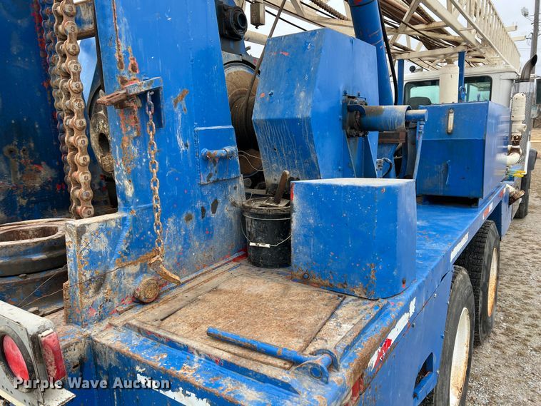 image for item ID9254 1999 International 5000  well service truck