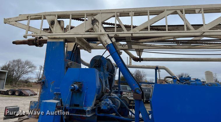 image for item ID9254 1999 International 5000  well service truck