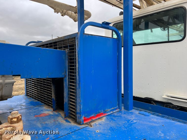 image for item ID9254 1999 International 5000  well service truck