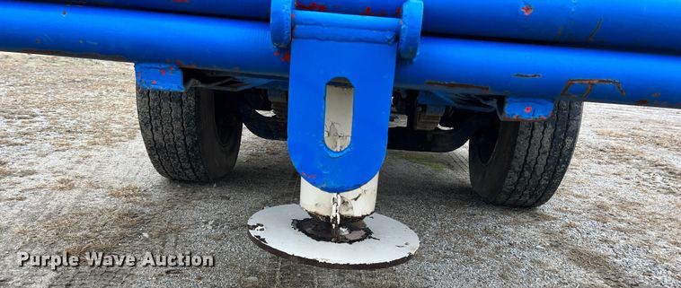 image for item ID9254 1999 International 5000  well service truck