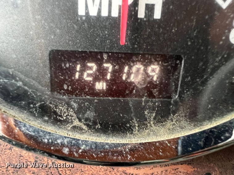 image for item ID9254 1999 International 5000  well service truck