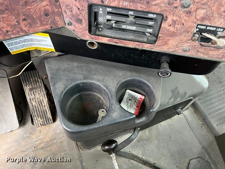 image for item ID9254 1999 International 5000  well service truck