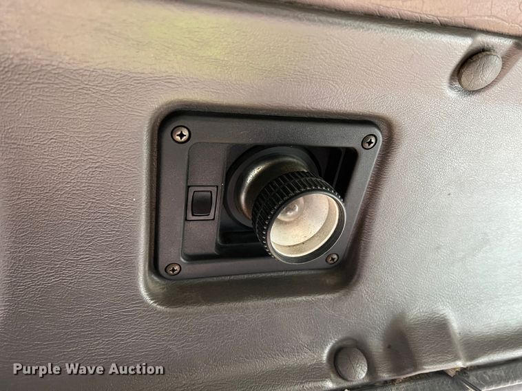 image for item ID9254 1999 International 5000  well service truck