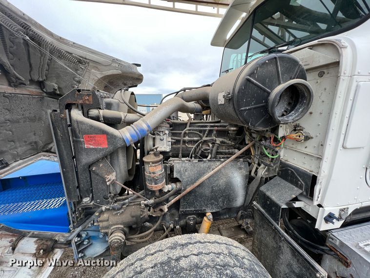 image for item ID9254 1999 International 5000  well service truck