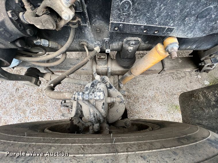 image for item ID9254 1999 International 5000  well service truck