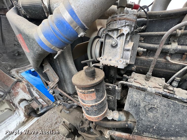 image for item ID9254 1999 International 5000  well service truck