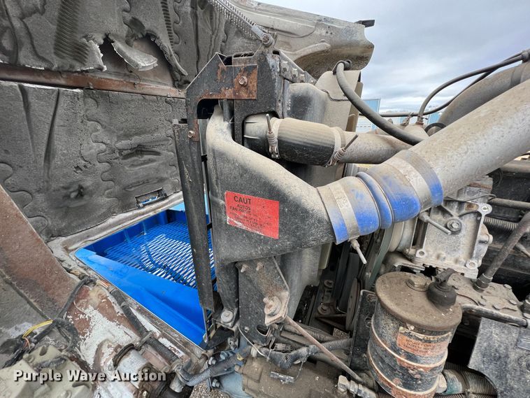 image for item ID9254 1999 International 5000  well service truck