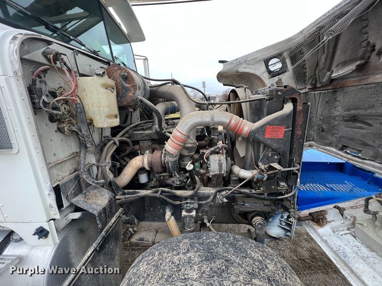 image for item ID9254 1999 International 5000  well service truck