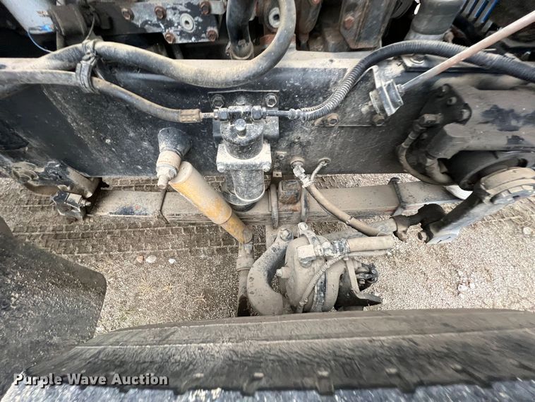 image for item ID9254 1999 International 5000  well service truck