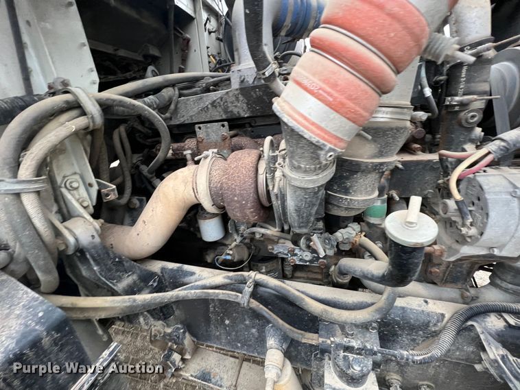 image for item ID9254 1999 International 5000  well service truck