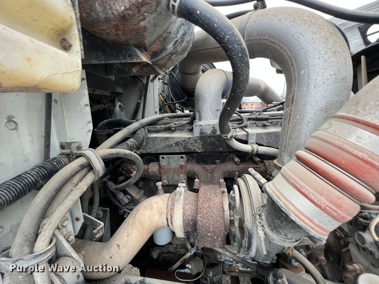 image for item ID9254 1999 International 5000  well service truck