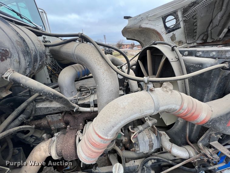 image for item ID9254 1999 International 5000  well service truck