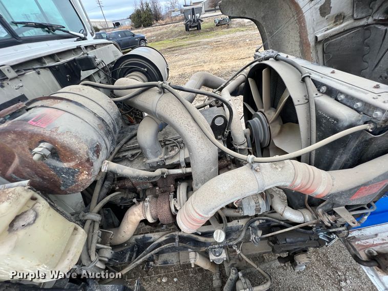 image for item ID9254 1999 International 5000  well service truck