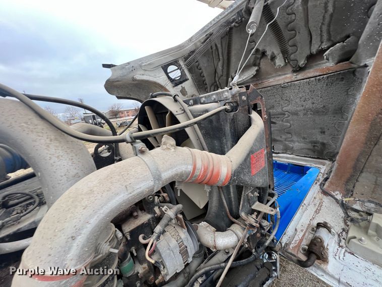 image for item ID9254 1999 International 5000  well service truck