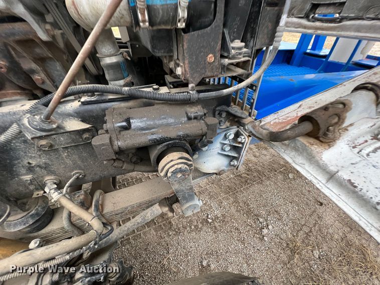 image for item ID9254 1999 International 5000  well service truck