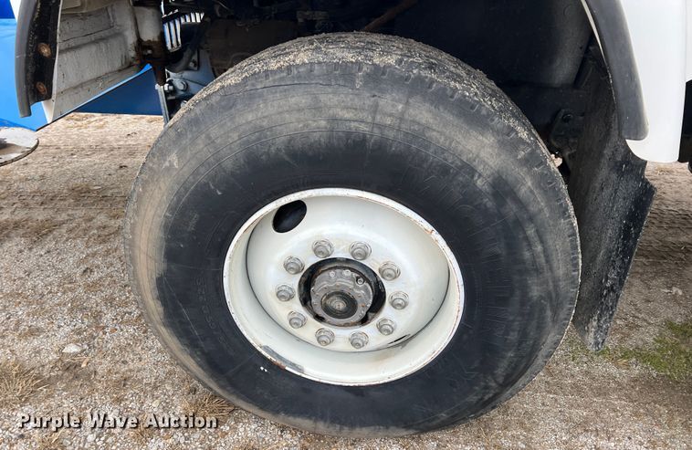 image for item ID9254 1999 International 5000  well service truck