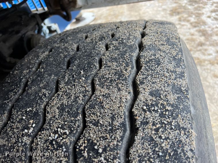 image for item ID9254 1999 International 5000  well service truck