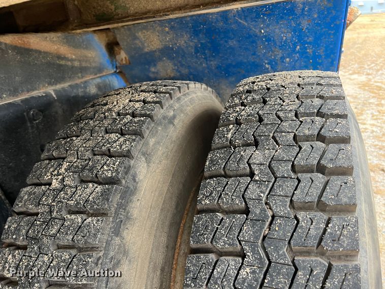 image for item ID9254 1999 International 5000  well service truck