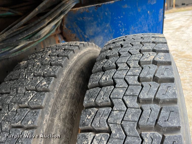 image for item ID9254 1999 International 5000  well service truck