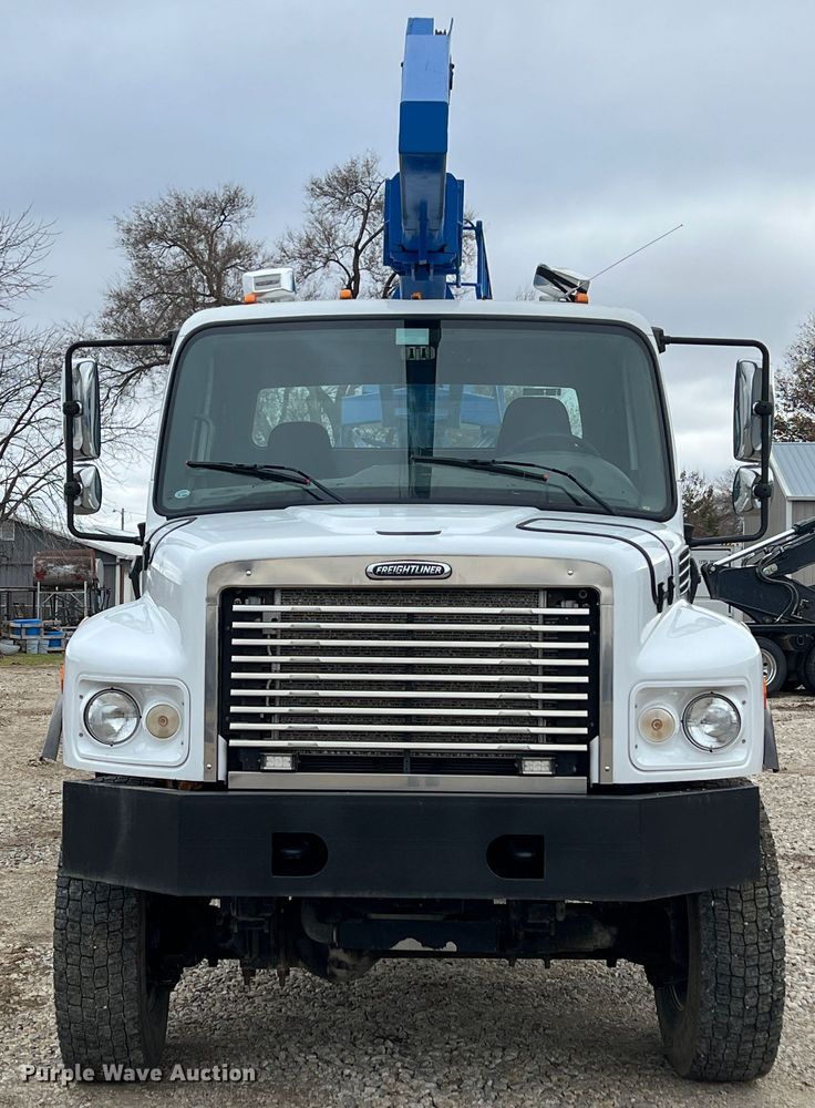 image for item ID9255 2007 Freightliner M106  well service truck