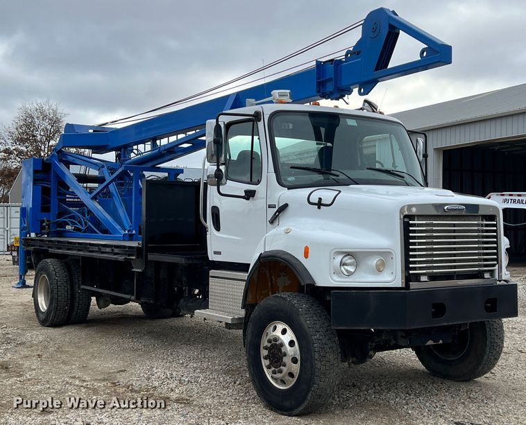 image for item ID9255 2007 Freightliner M106  well service truck