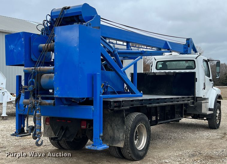 image for item ID9255 2007 Freightliner M106  well service truck