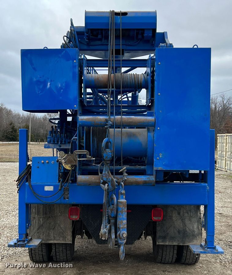 image for item ID9255 2007 Freightliner M106  well service truck