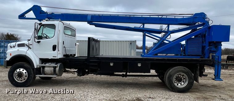 image for item ID9255 2007 Freightliner M106  well service truck