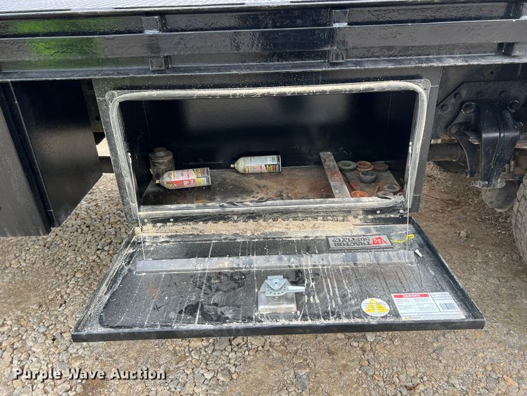 image for item ID9255 2007 Freightliner M106  well service truck