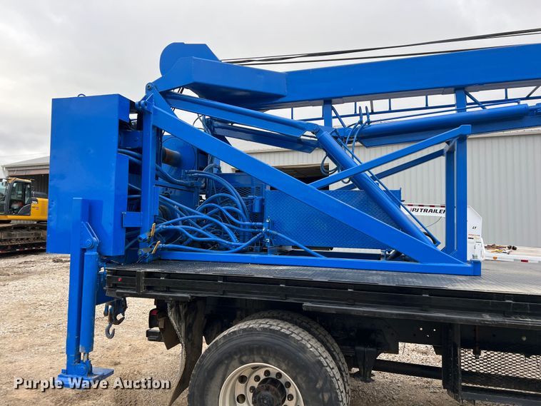 image for item ID9255 2007 Freightliner M106  well service truck