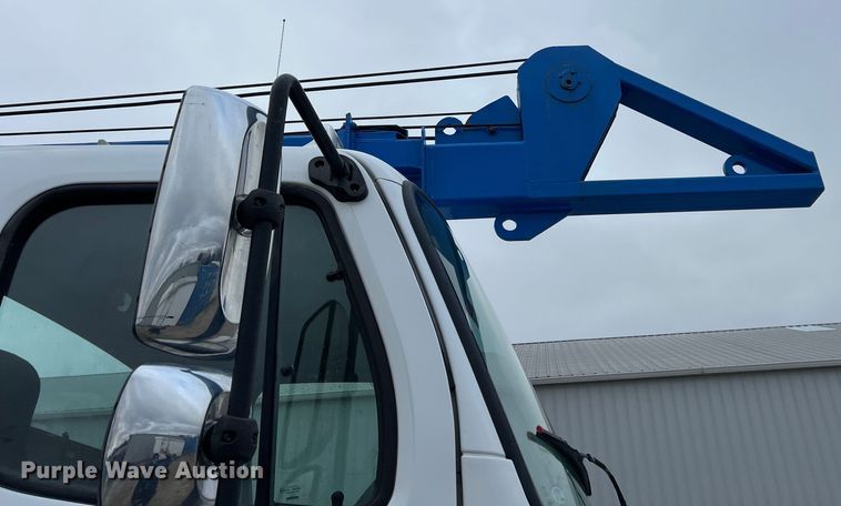 image for item ID9255 2007 Freightliner M106  well service truck