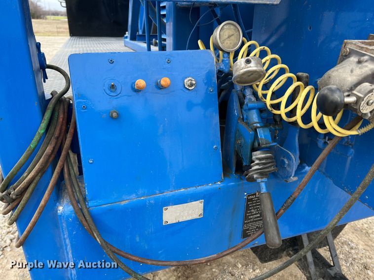 image for item ID9255 2007 Freightliner M106  well service truck