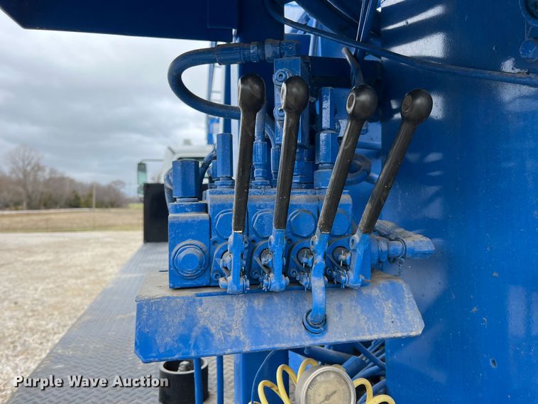 image for item ID9255 2007 Freightliner M106  well service truck