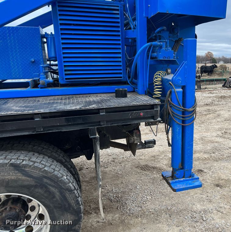 image for item ID9255 2007 Freightliner M106  well service truck