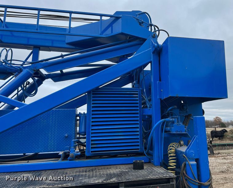 image for item ID9255 2007 Freightliner M106  well service truck