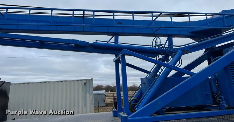 image for item ID9255 2007 Freightliner M106  well service truck