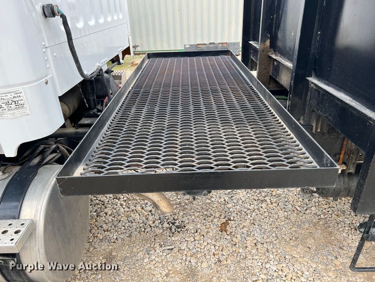 image for item ID9255 2007 Freightliner M106  well service truck