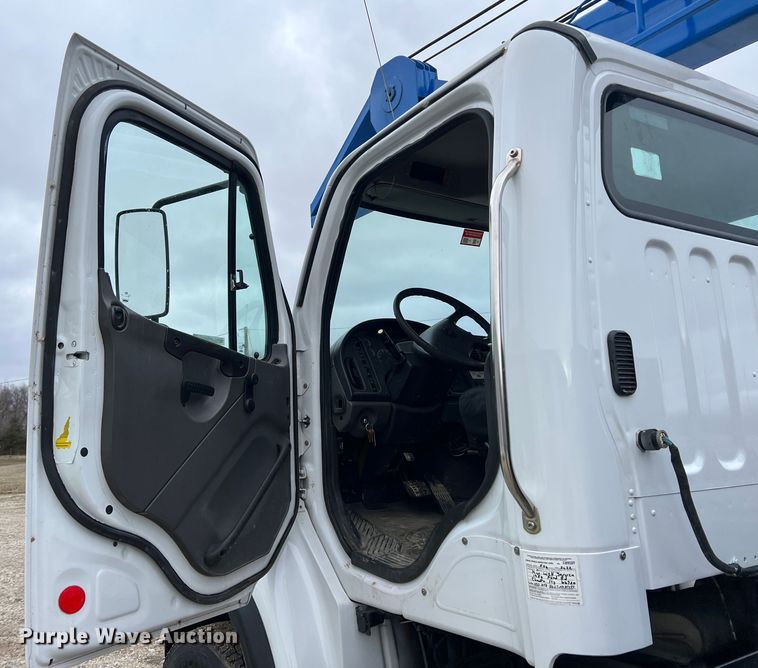 image for item ID9255 2007 Freightliner M106  well service truck