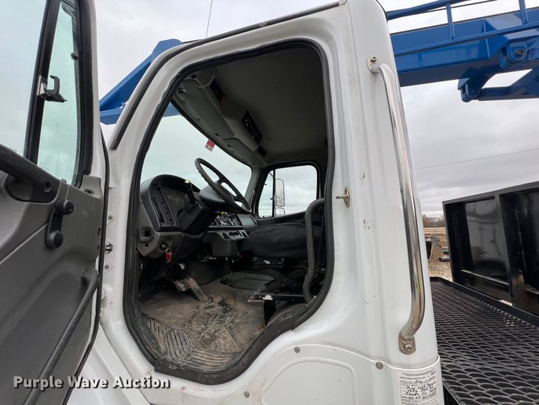 image for item ID9255 2007 Freightliner M106  well service truck
