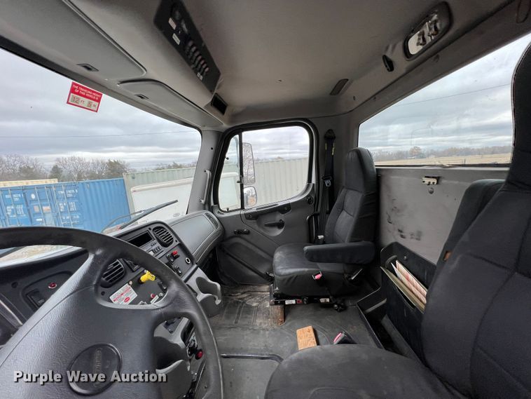 image for item ID9255 2007 Freightliner M106  well service truck