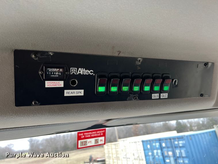 image for item ID9255 2007 Freightliner M106  well service truck